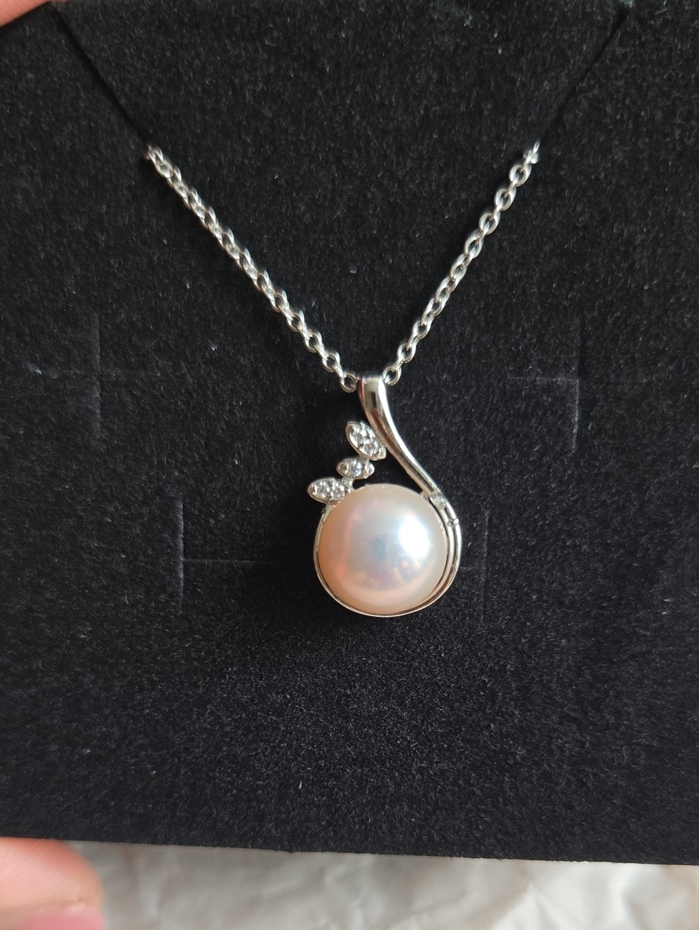 Lustrous White Pearl Pendant Necklace with Sparkling Accents